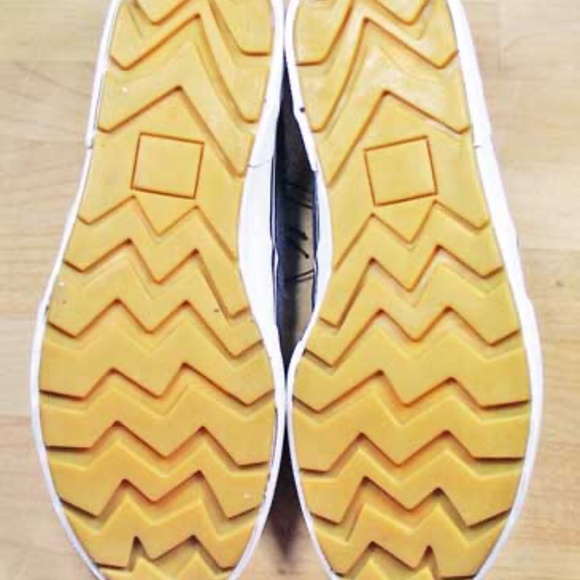 SNEAKERS, TAGS ON, Sz 7B, NAVY, PADDED TOP EDGES, SOLID RUBBER SOLES, NEW NEVER - Picture 2 of 3